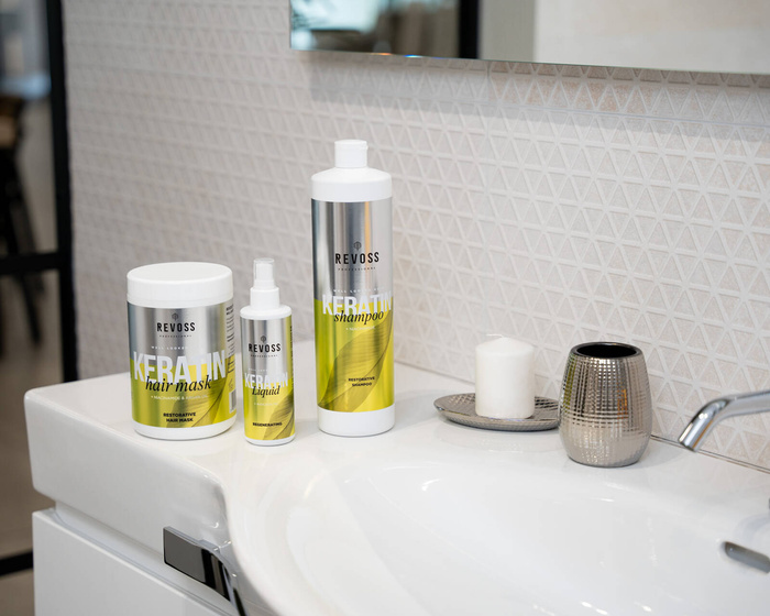 Szampon odbudowujący z keratyną, Revoss, 900 ml