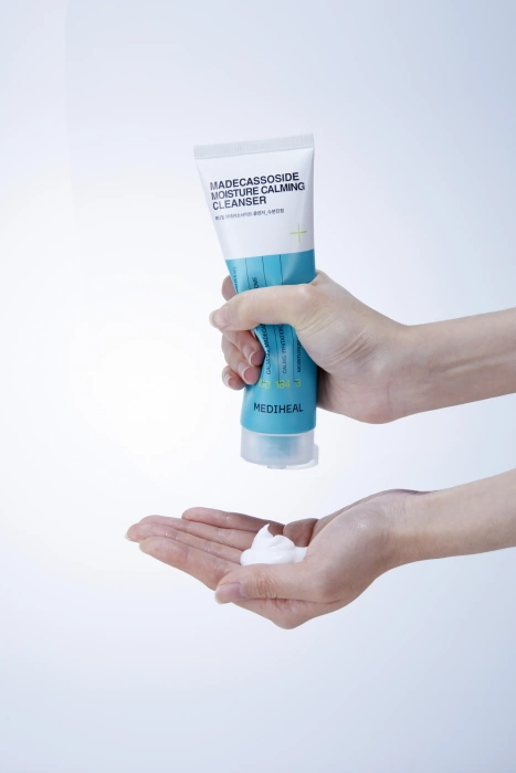 Żel-pianka do mycia twarzy regenerująca MADECASSOSIDE, CALMING CLEANSER, Mediheal, 120 ml