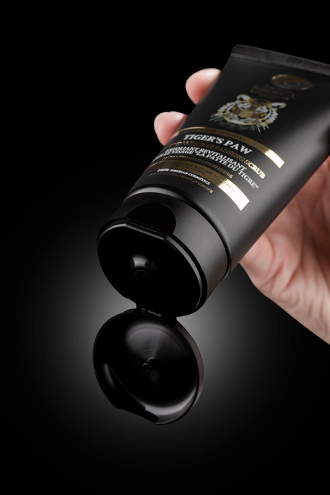 Orzeźwiający Scrub do Twarzy "Łapa Tygrysa", Natura Siberica men, 150 ml